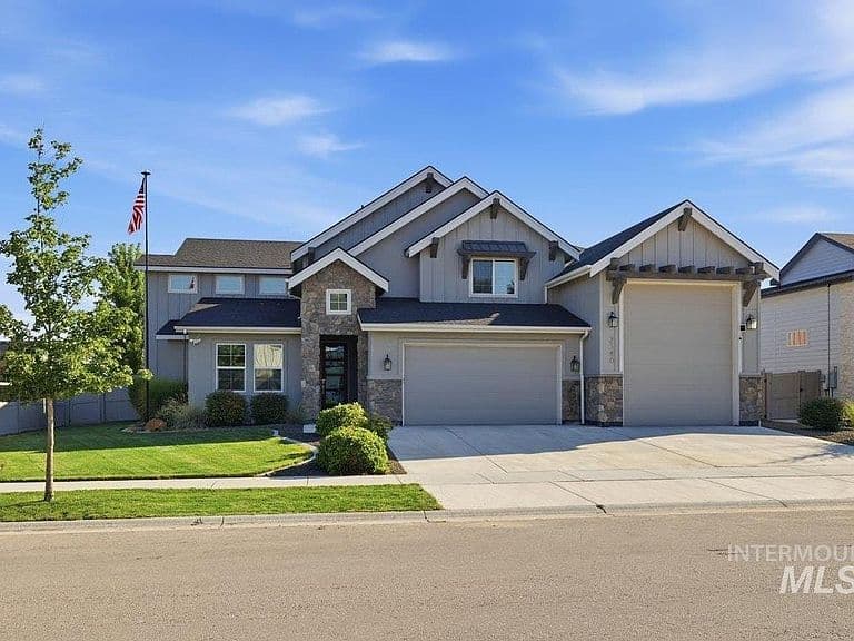 2546 E Lodge Trail Dr photo 1
