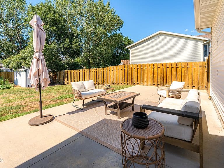 82 Weir Dr photo 3