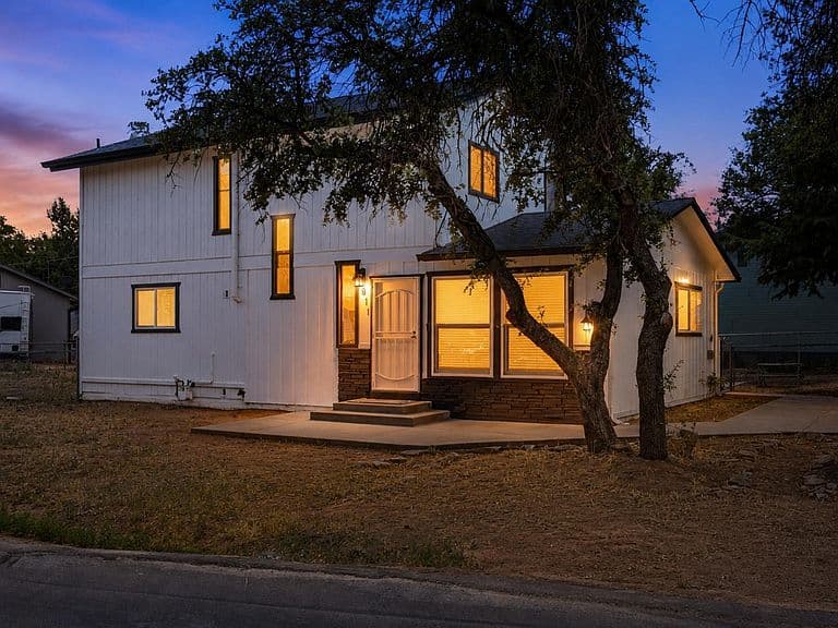 811 E LONE PINE Circle photo 1
