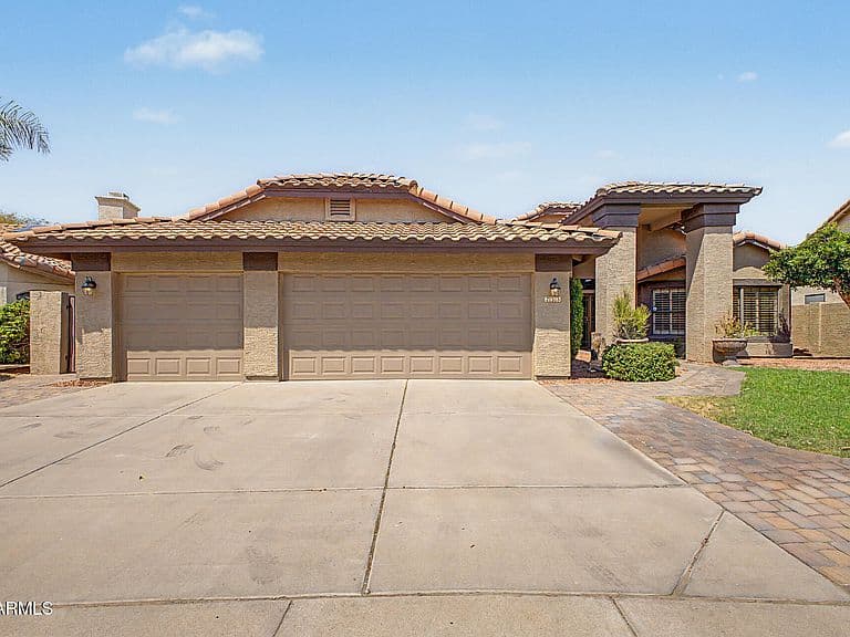 233 N Cottonwood Drive photo 1
