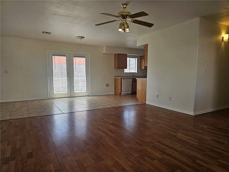 3050 Pacific Avenue photo 5