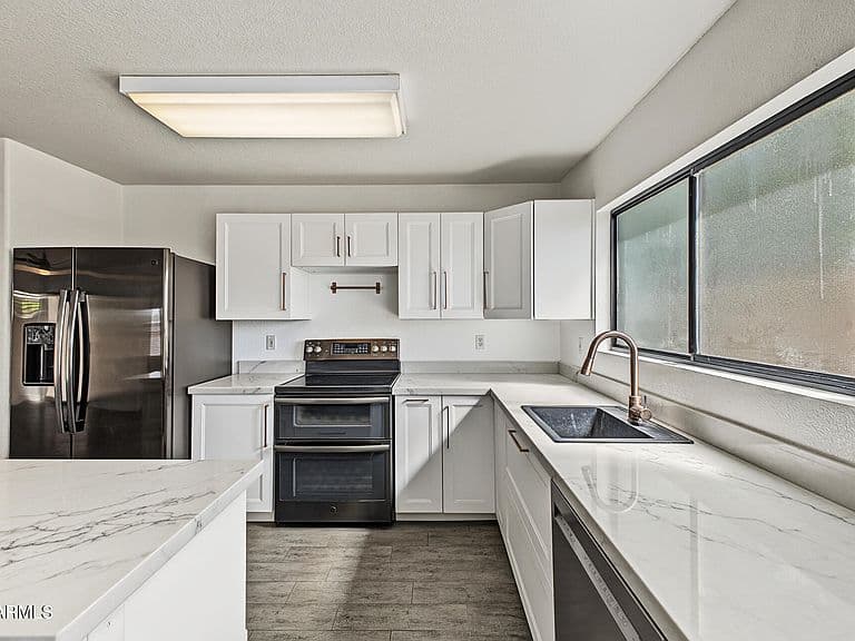 18611 N 22ND Street #6 photo 1