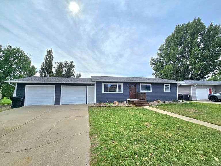 114 Juniper Ave photo 1
