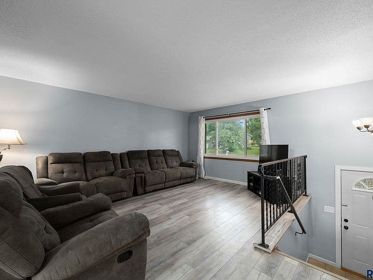 1000 S Gordon Dr photo 2