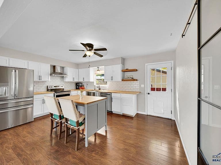 517 Lion Dr photo 3
