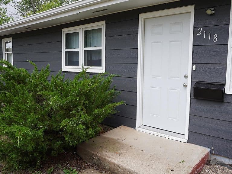 2118 Oak Ave photo 2
