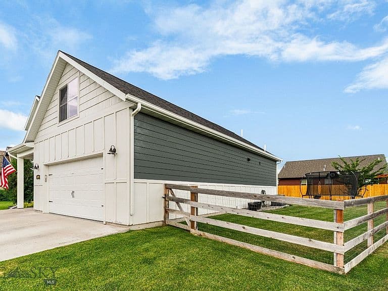 4490 Ethan Way photo 3