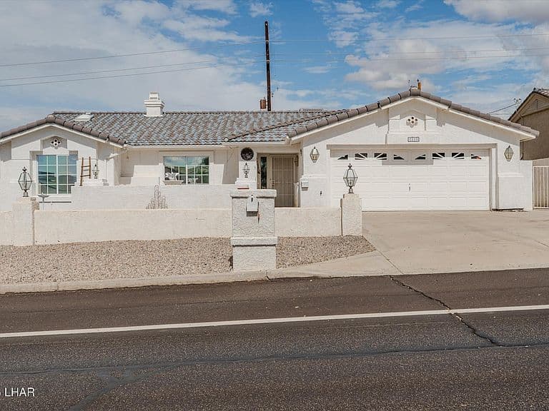 2819 Palo Verde Blvd N photo 2
