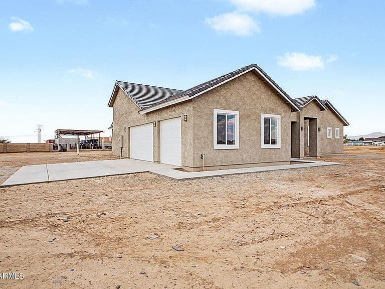 8730 S 218TH Avenue photo 5