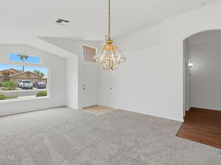 972 E CONSTITUTION Drive photo 5