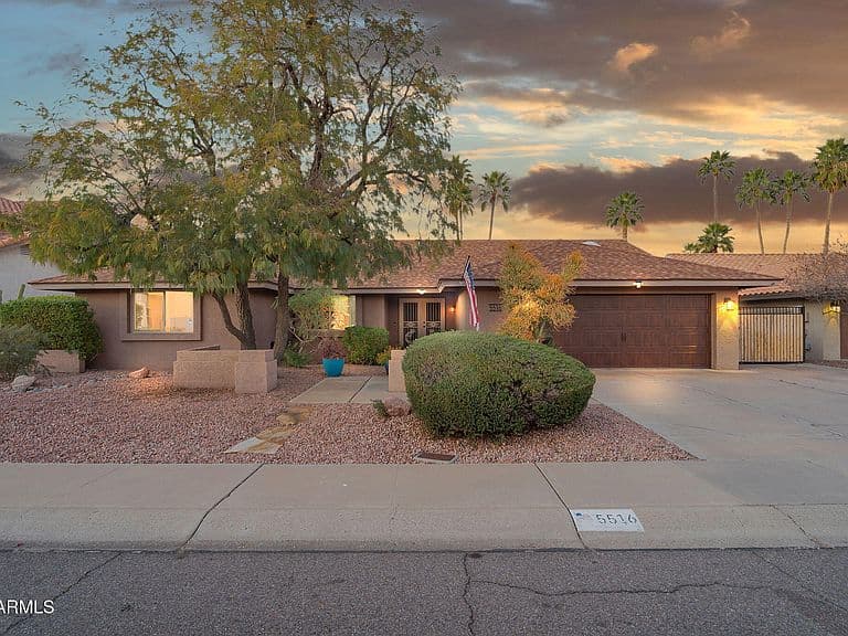 5516 E BECK Lane photo 1