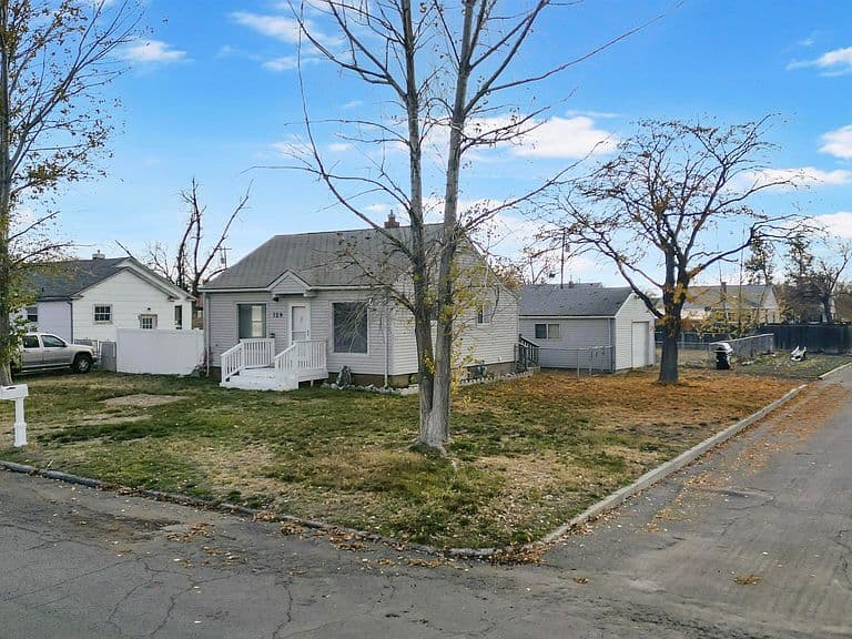 729 11th Ave N photo 5