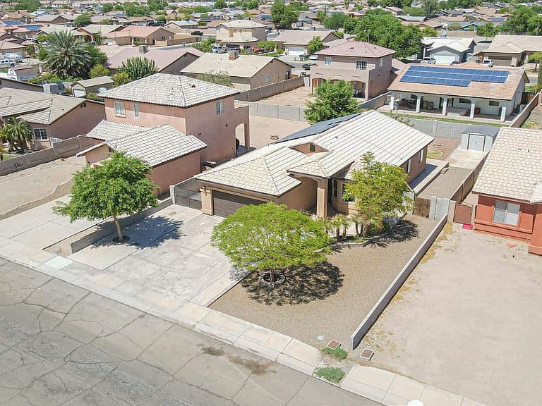704 E Maricela St photo 3