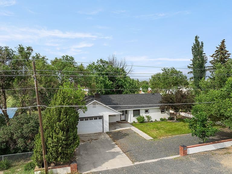 1120 Sierra Rd W photo 1