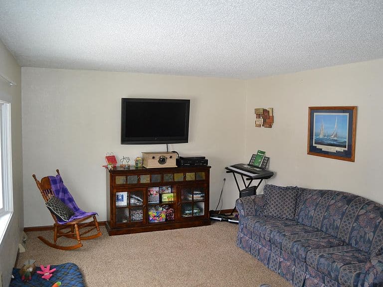 530 Hansina Ave photo 3
