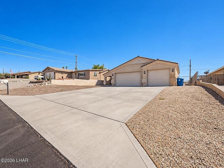 3746 Clearwater Dr photo 3
