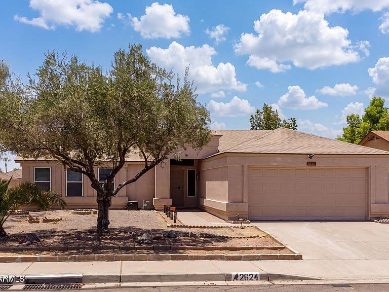 2624 N RICARDO -- photo 1
