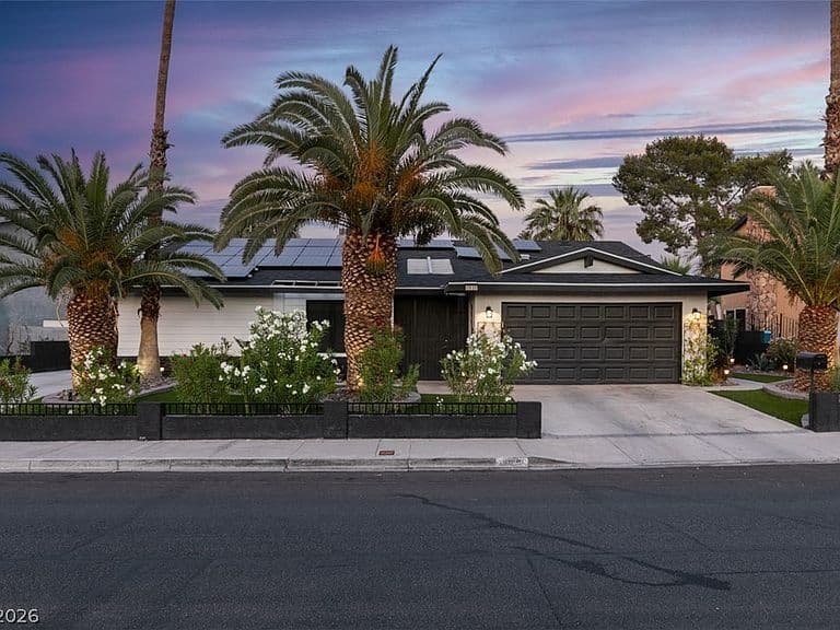 5036 Rollingwood Dr photo 1