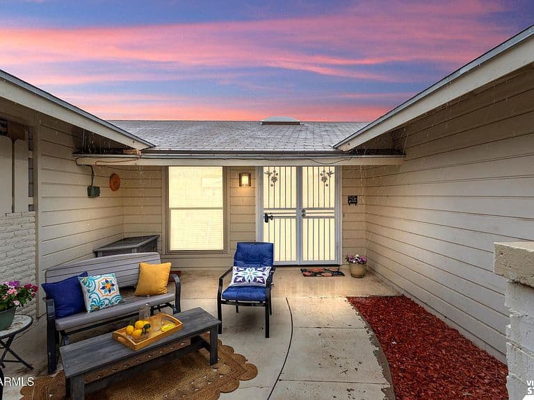 10102 W DEANNE Drive photo 2