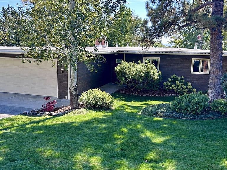 2140 Fairview Pl photo 1