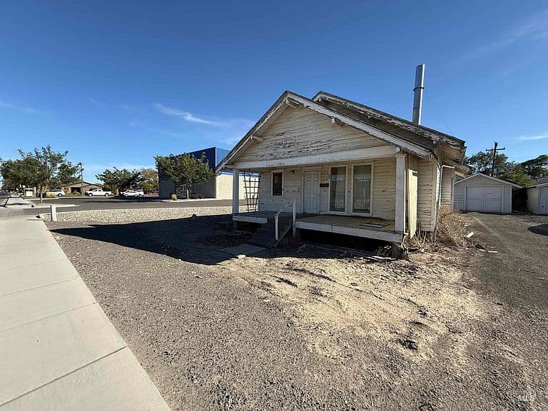 817 Burley Ave photo 1