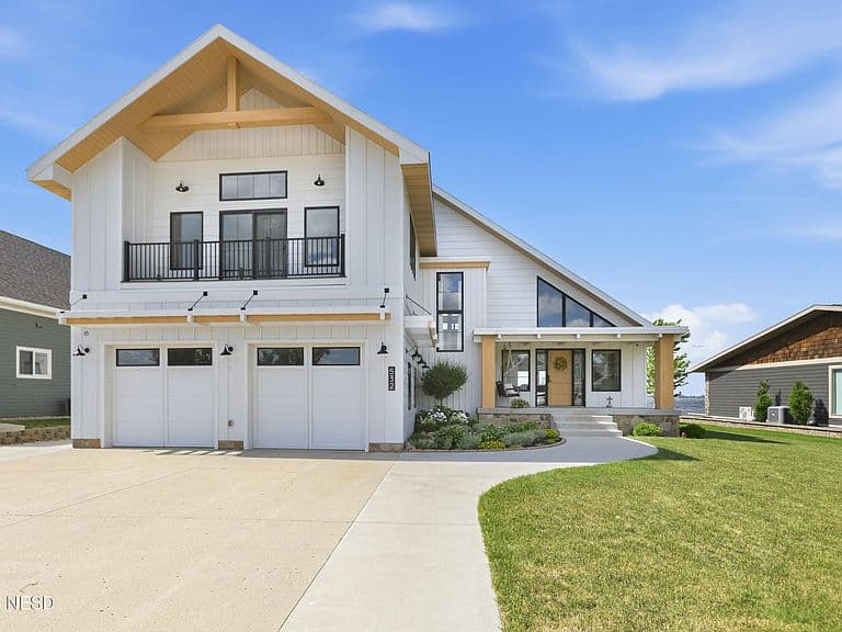 532 S Lake Dr photo 2