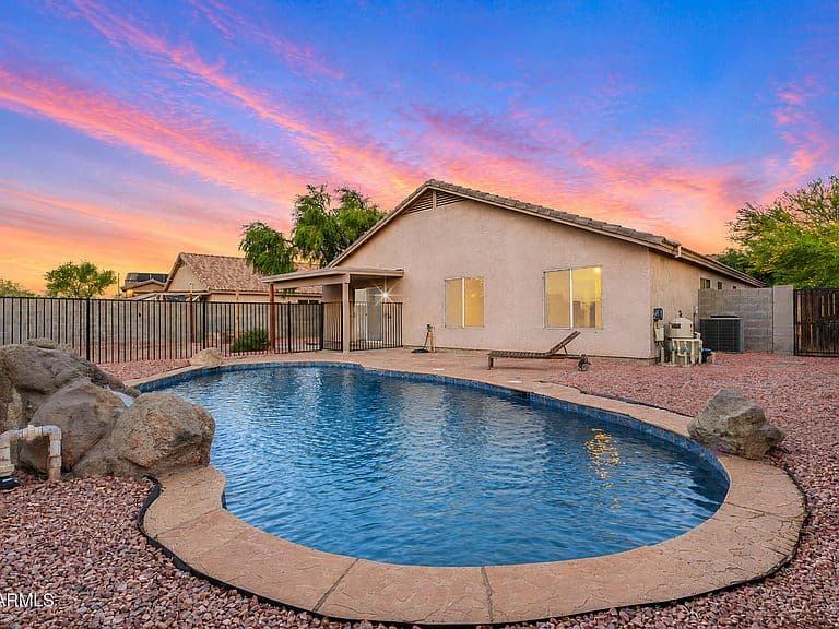 1740 E FRANCISCO Drive photo 1