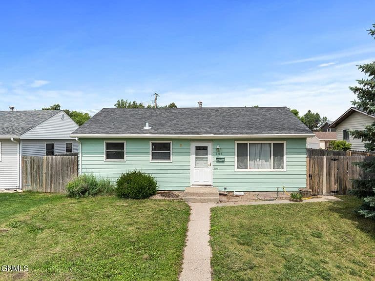 1925 8th Ave W photo 1