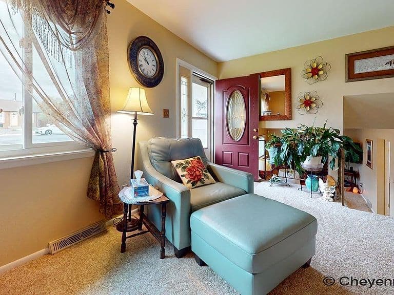 1240 Madison Ave photo 3