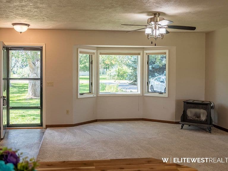 871 E Christy Ln photo 4
