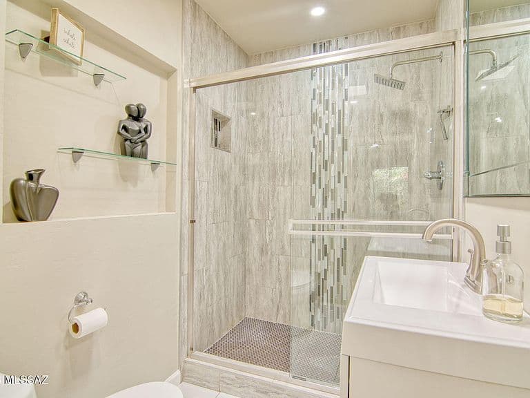 2613 N Calle De Romy photo 3