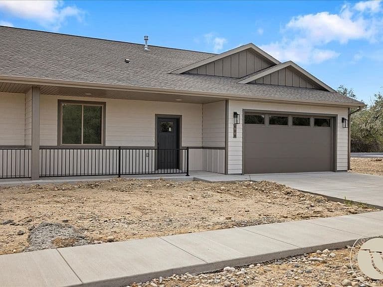 608 N Great Northern photo 2
