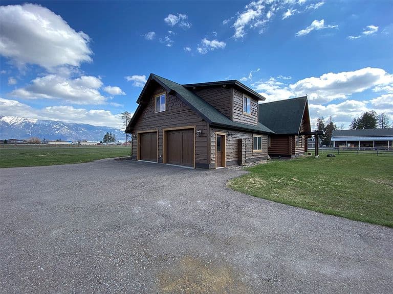 1040 Cowboy Way photo 4