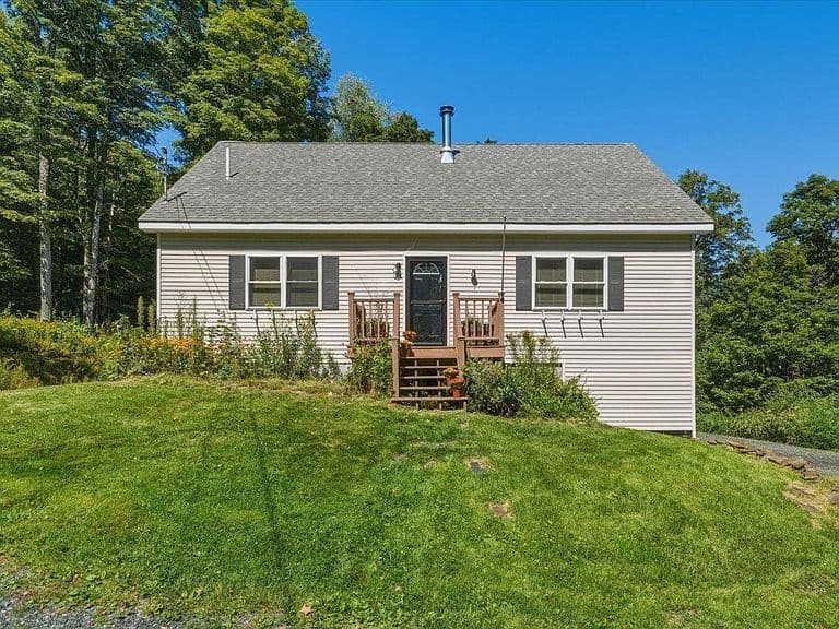 449 Woods Road photo 3