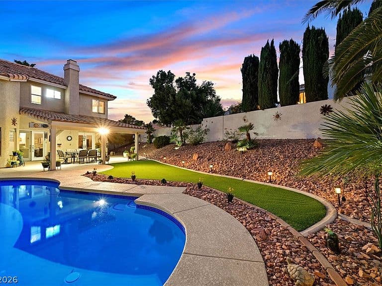 9408 Hollycrest Dr photo 3