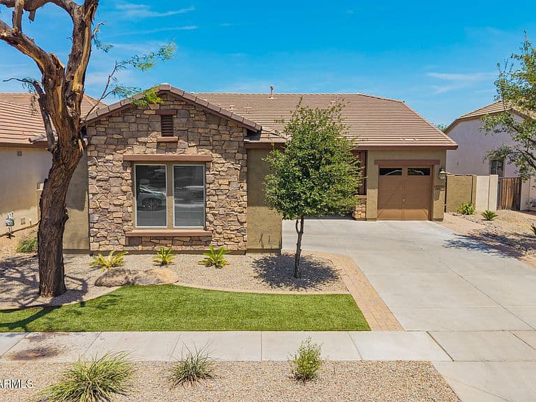 3920 E HORSESHOE Place photo 2