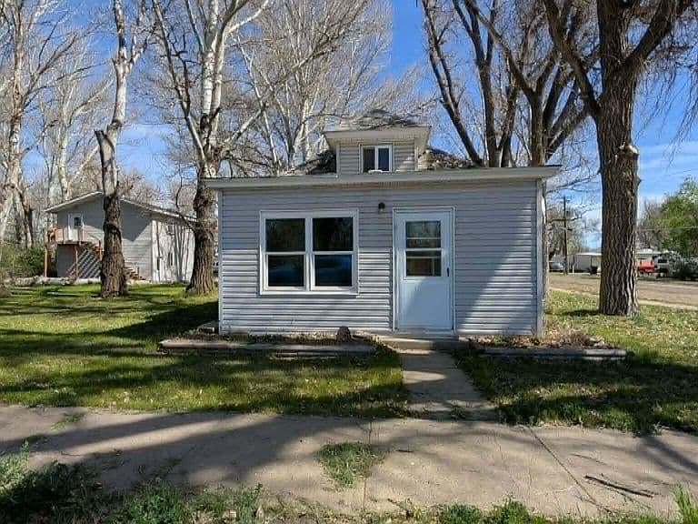 203 Nolan Ave W photo 1