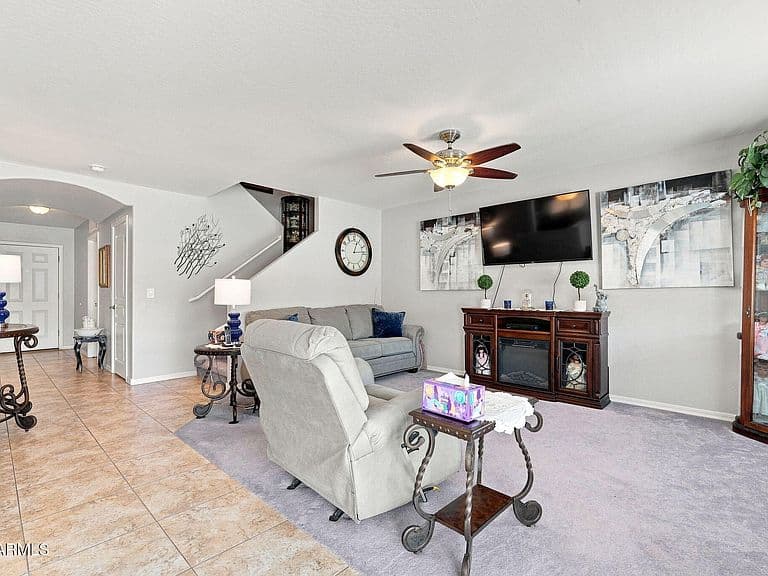 824 E WOLF HOLLOW Drive photo 3