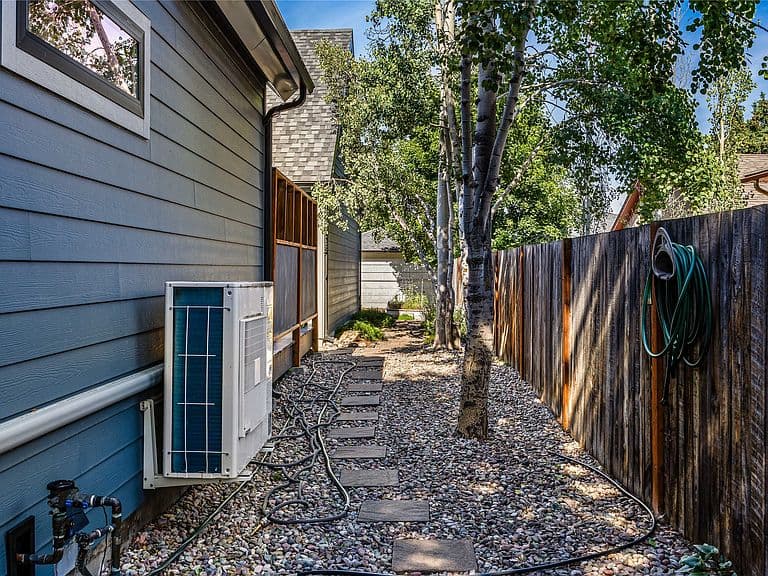2125 Queen St photo 5
