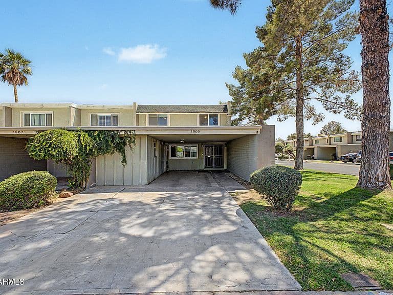 1909 W BELMONT Avenue photo 2
