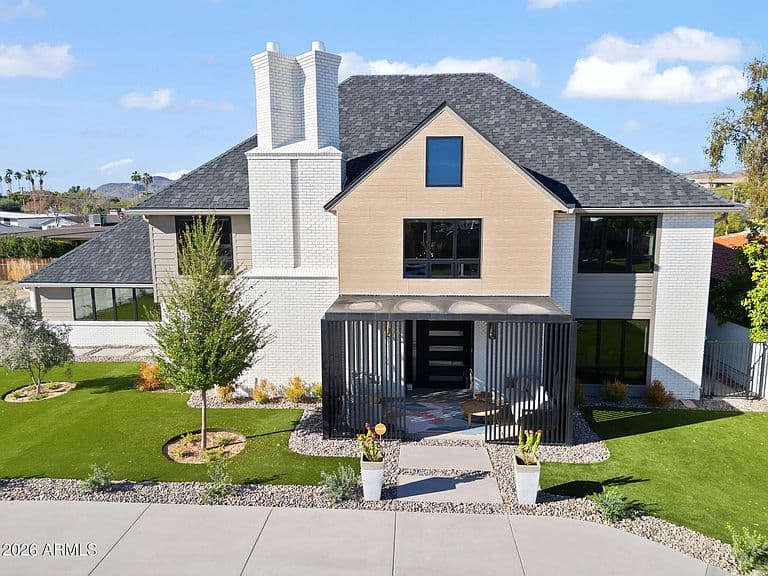 910 E KALER Drive photo 4