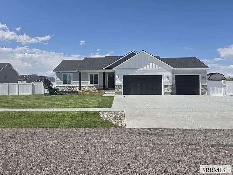 5059 E Allcott Dr photo 1