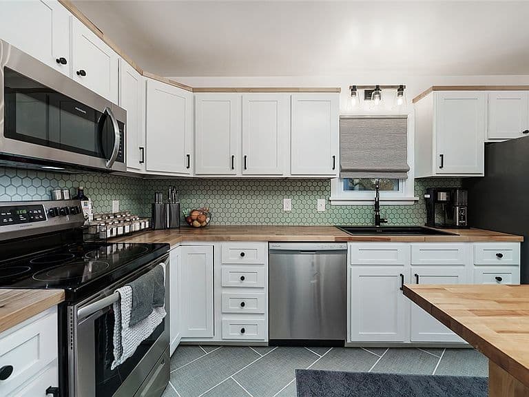 725 Cook Ave photo 4