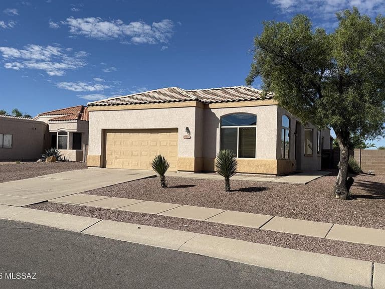 8412 S Camino Sierra Rincon photo 1