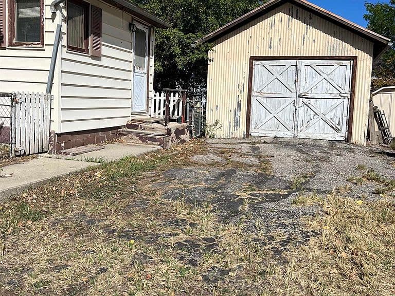200 N Howard St photo 3