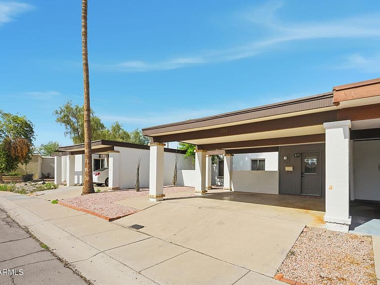 1706 E Gaylon Dr photo 4