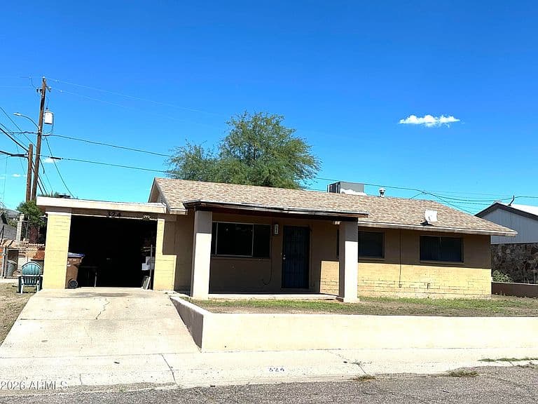 324 W Greenwich Road photo 2