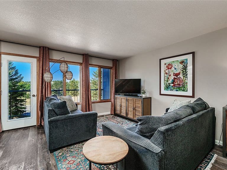 979 Neptune Blvd photo 4