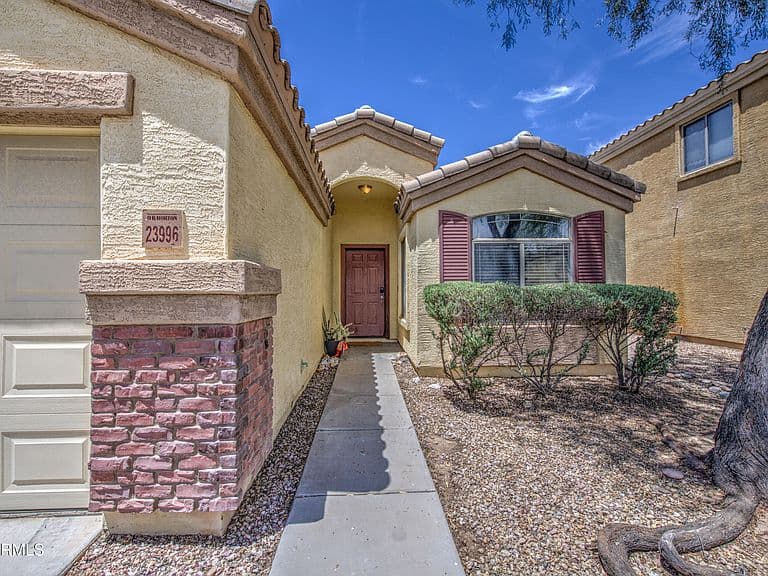 23996 W BOWKER Street photo 1