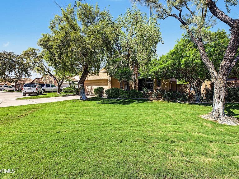 322 E Hearne Way photo 1